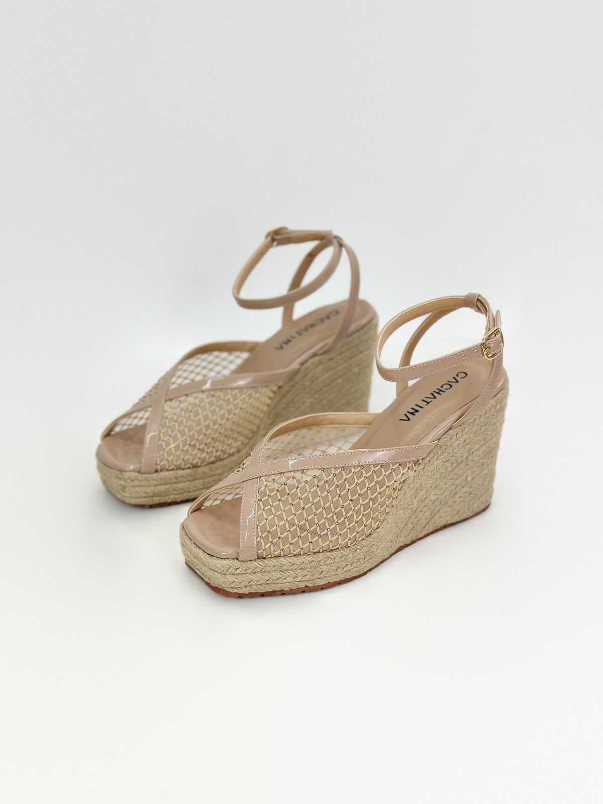 PLATAFORMA NABRIL- CHAROL TAUPE X MALLA PERLAS - ALTURA 7.5 (10 CM) - CALZADO CACHATINA