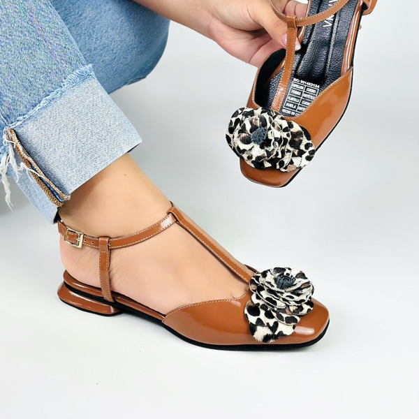 CALZADO CACHATINA - ZUECO MUJER - JUDELYN - CUERO CHAROL MIEL X ANIMAL PRINT