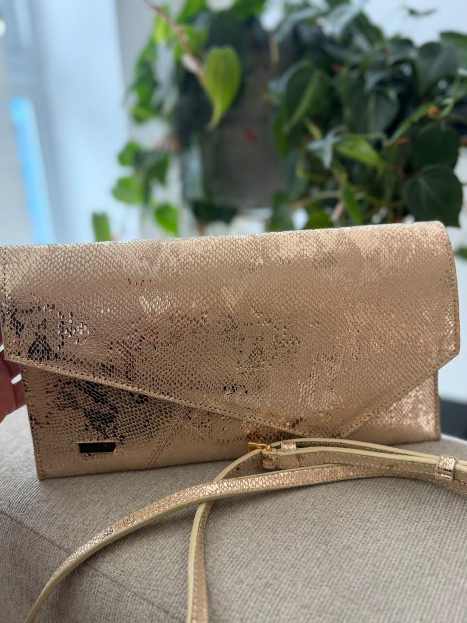 BOLSO CACHATINA - SOBRE FIESTA - CUERO DORADO VIDF 434