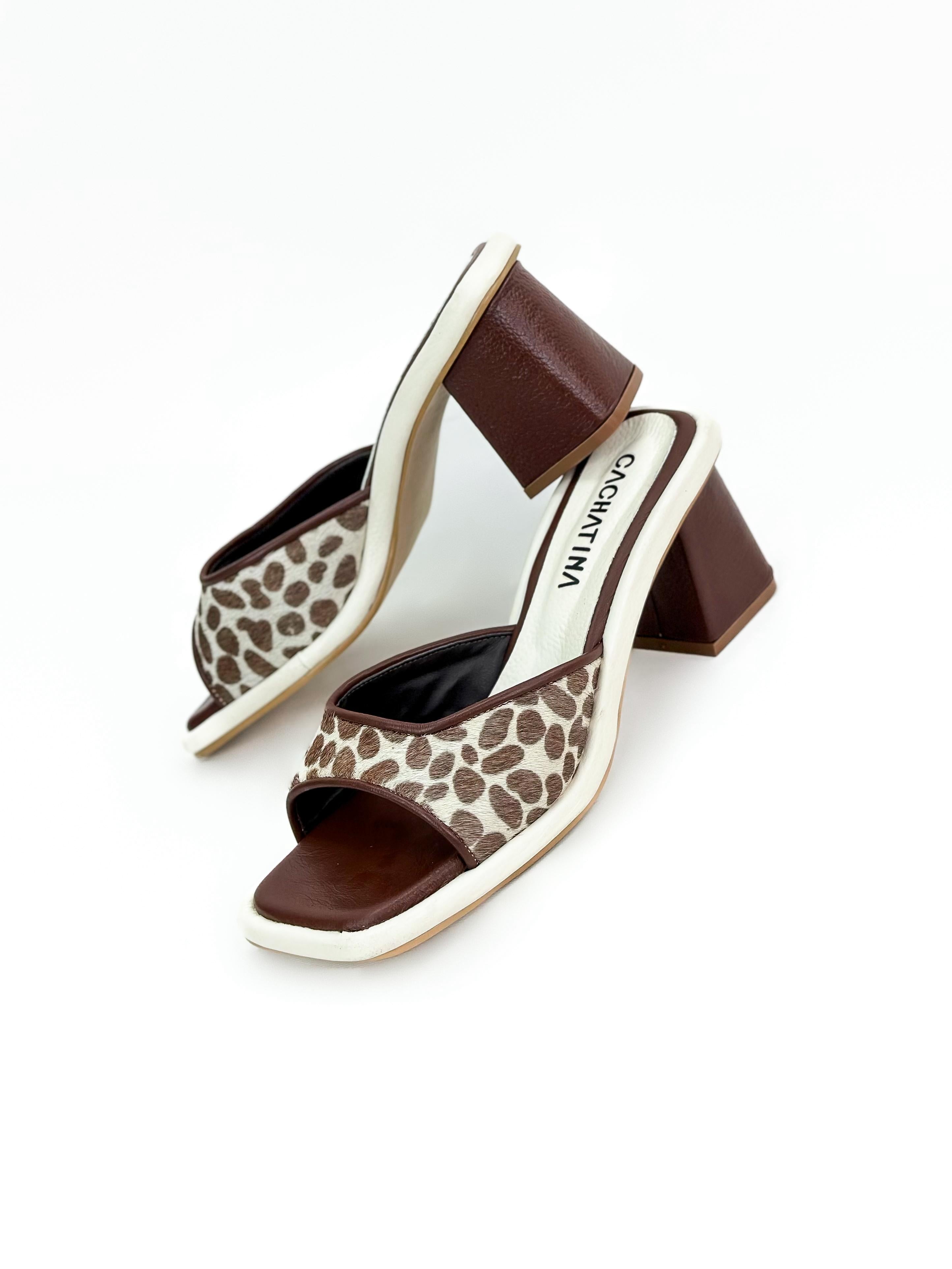 REYNA -PRINT PUNTOS CHOCOLATE x BAMBIE TALCO  x CONFECCION AVELLANA  - TACON CUADRADO- ALTURA 5.5 - CALZADO CACHATINA