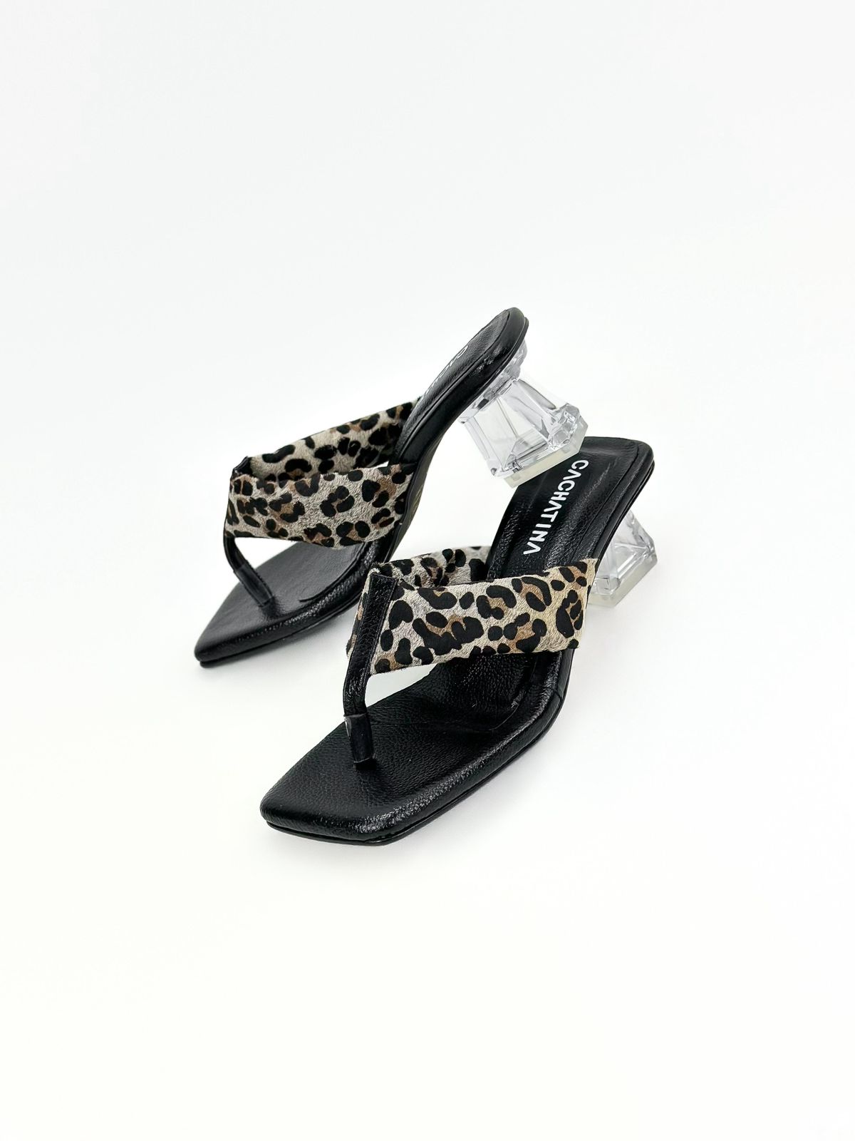 TACON GUESS -CUERO NEGRO X ANIMAL PRINT - TACON CRISTAL 3.5  - TACON MUJER - CALZADO CACHATINA