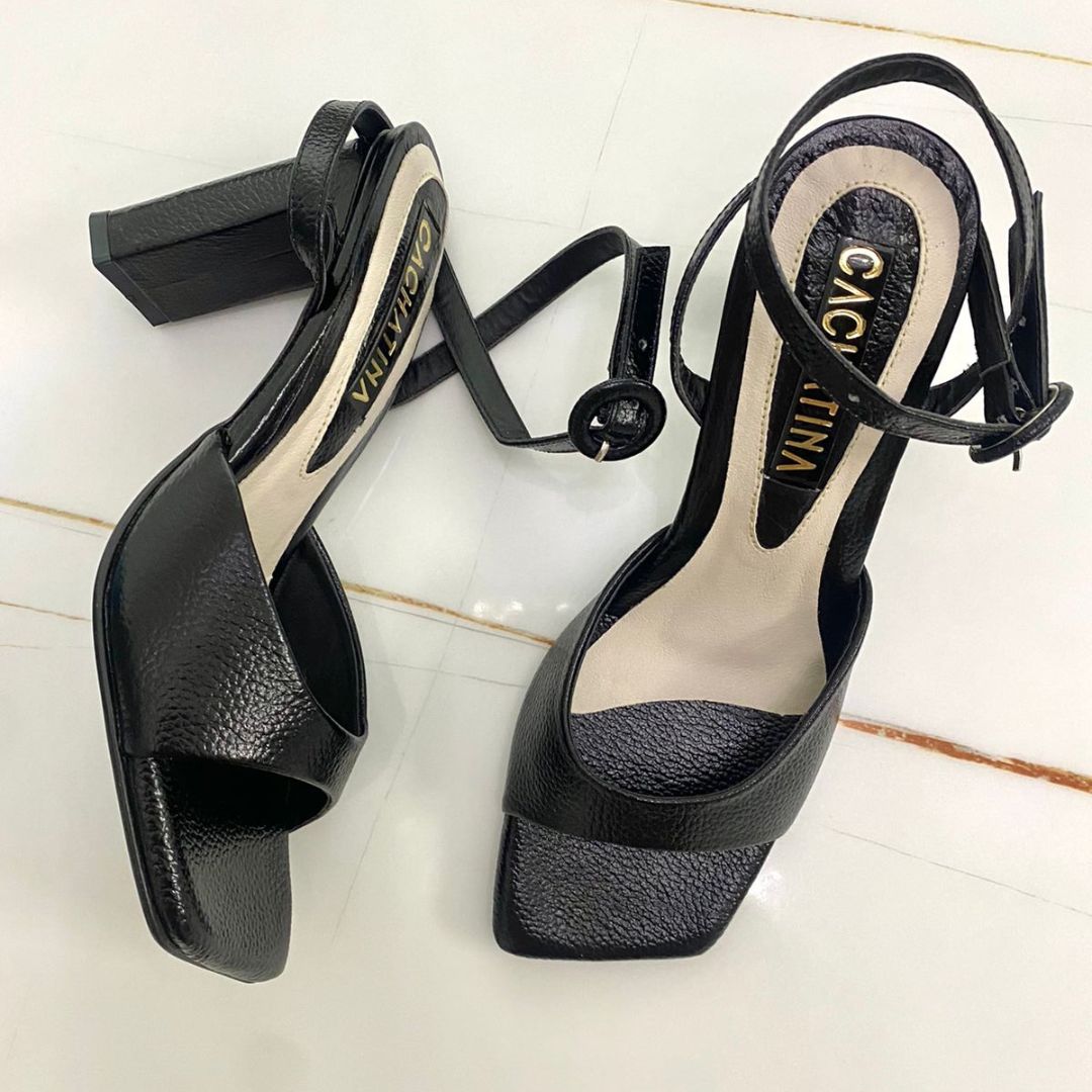 TACÒN ELEGANTE - WHENDY ALTURA 7 Y MEDIO - CUERO NEGRO